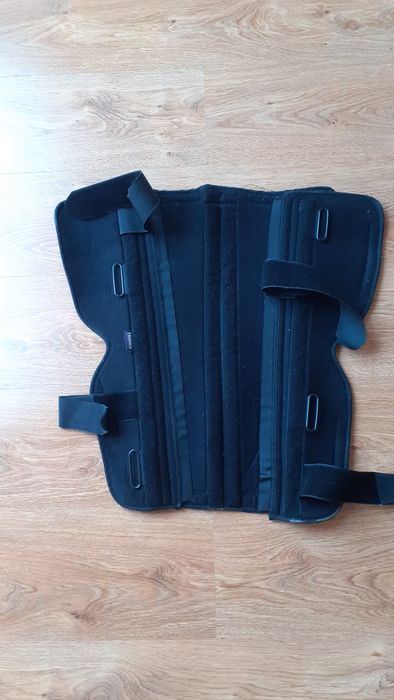 Inchiriez orteza glezna si genunchi