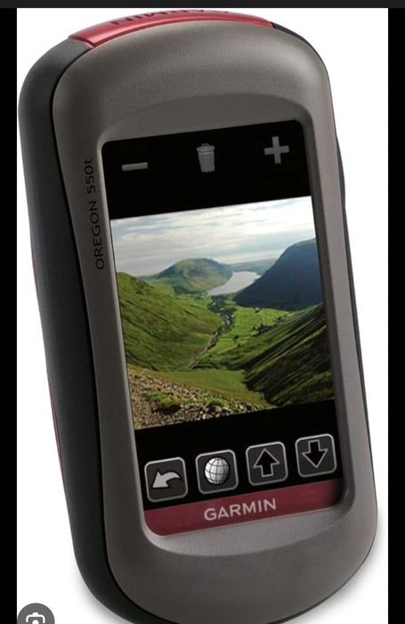 Ръчен и навигационен GPS приемник с "фотографска" памет.