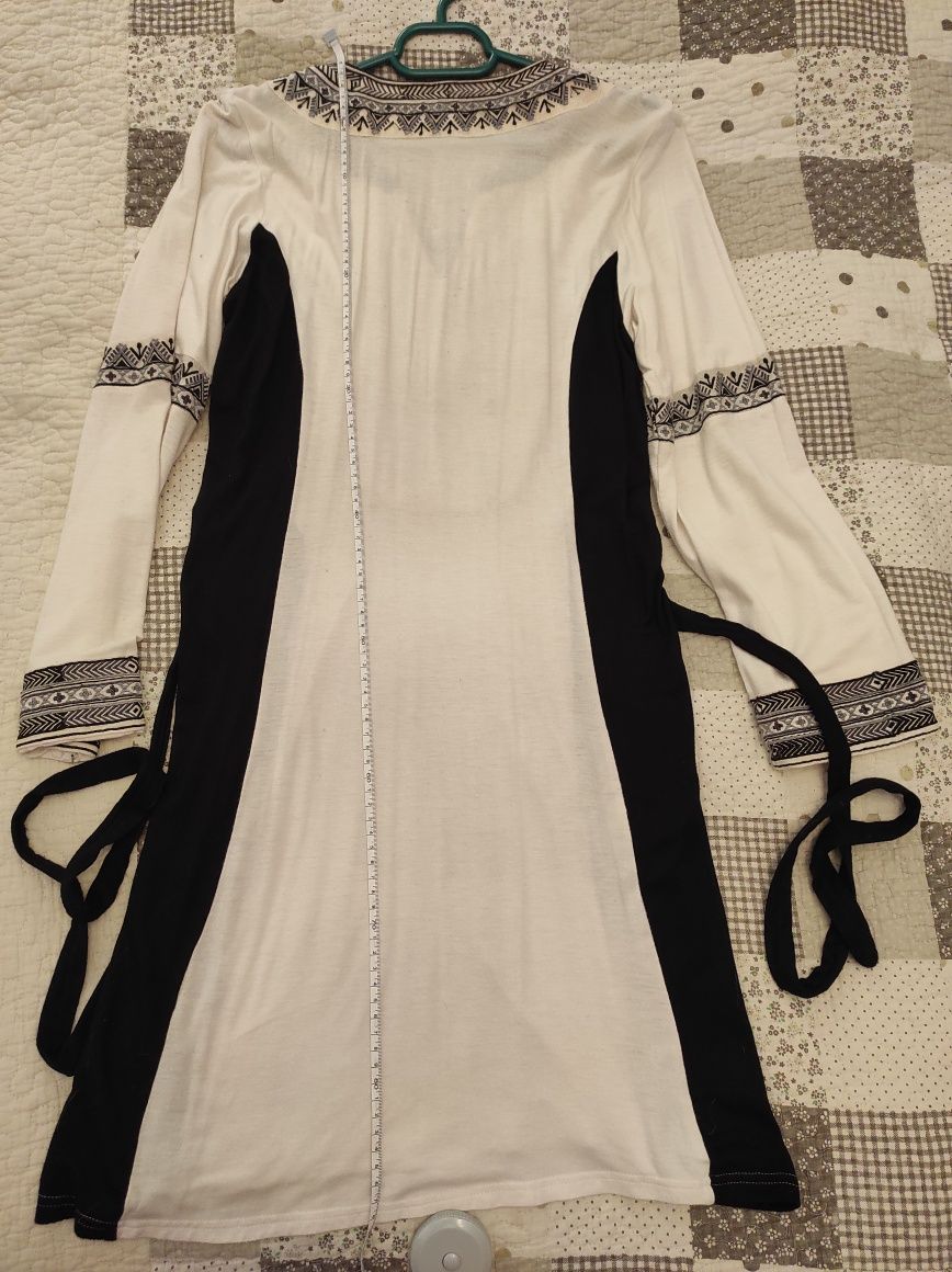Bluza lunga cu motive indiene traditionale