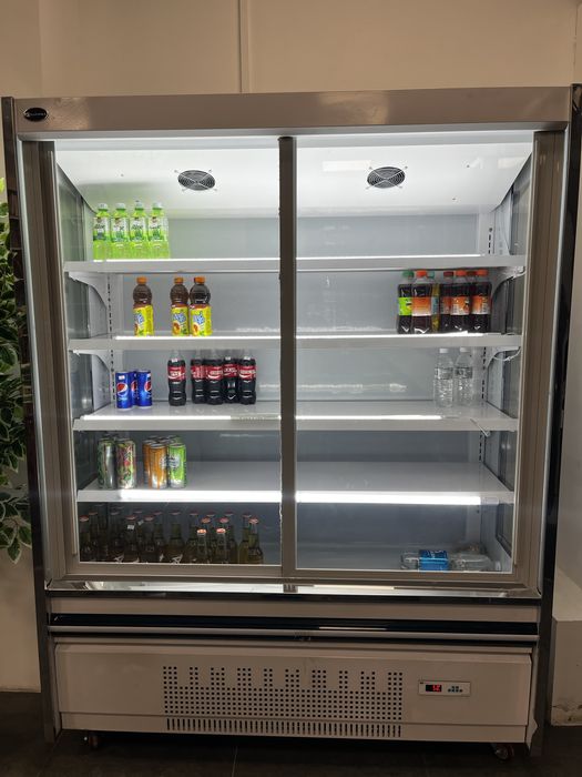 Продам витринный холодильник в отличном состоянии. Куплен месяц назад.