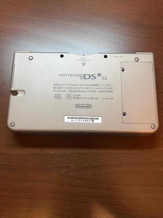 Nintendo DSi XL modat