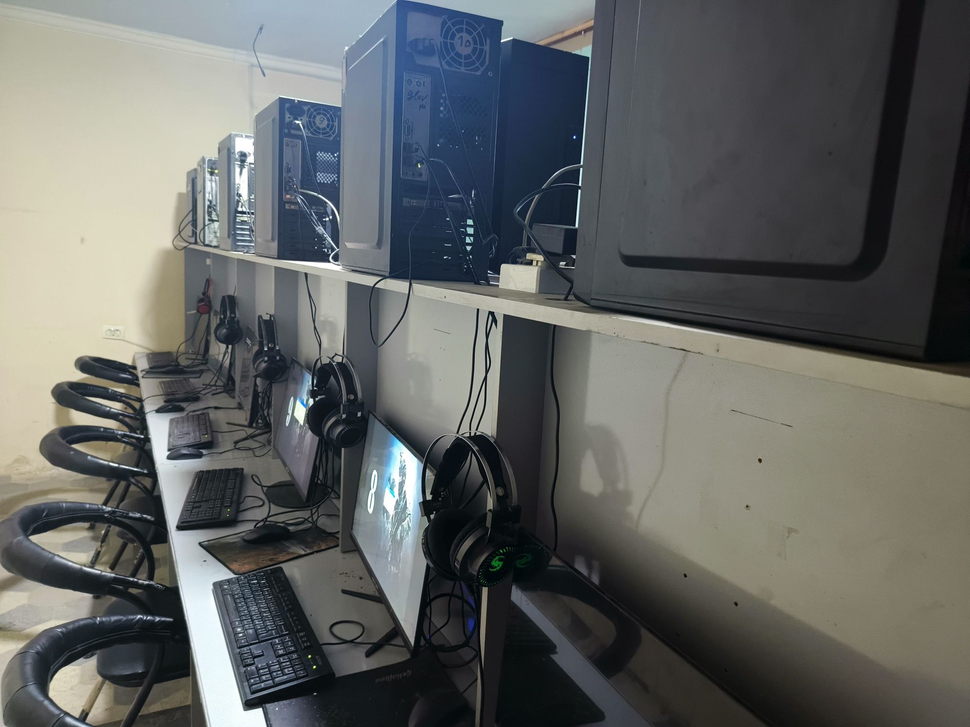 KOMYUTER komplekt 12 ta Mebeli bilan stullari ham bor