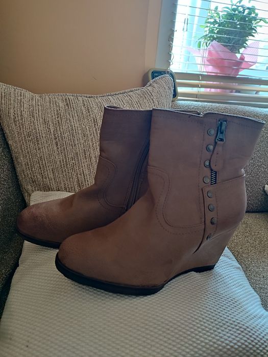 Дамски боти на платформа