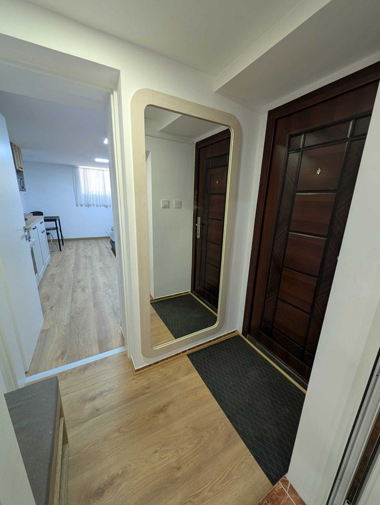 Дава се под наем Едностаен апартамент в Варна, Център - 30 кв.м за 350 € - Снимка #8
