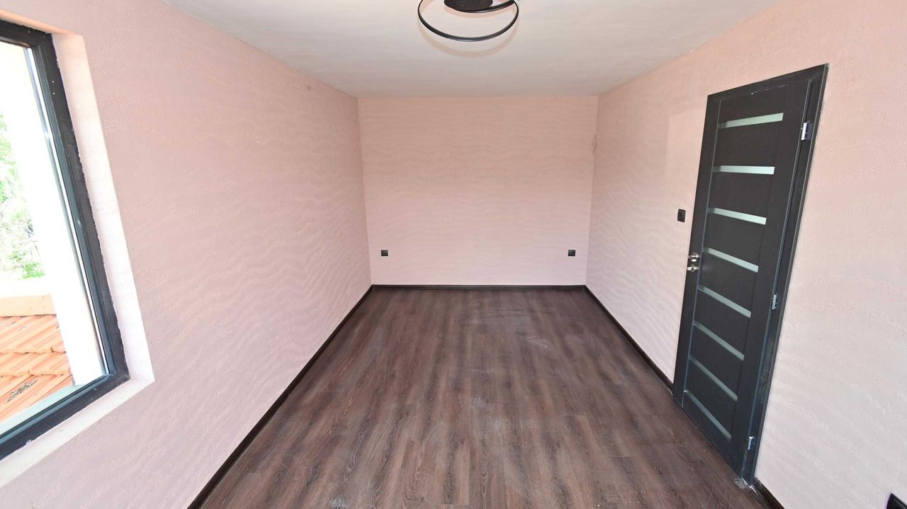 Продава се Къща в с. Гълъбник, Област Перник - 160 кв.м за 1488 €/кв.м - Снимка #19