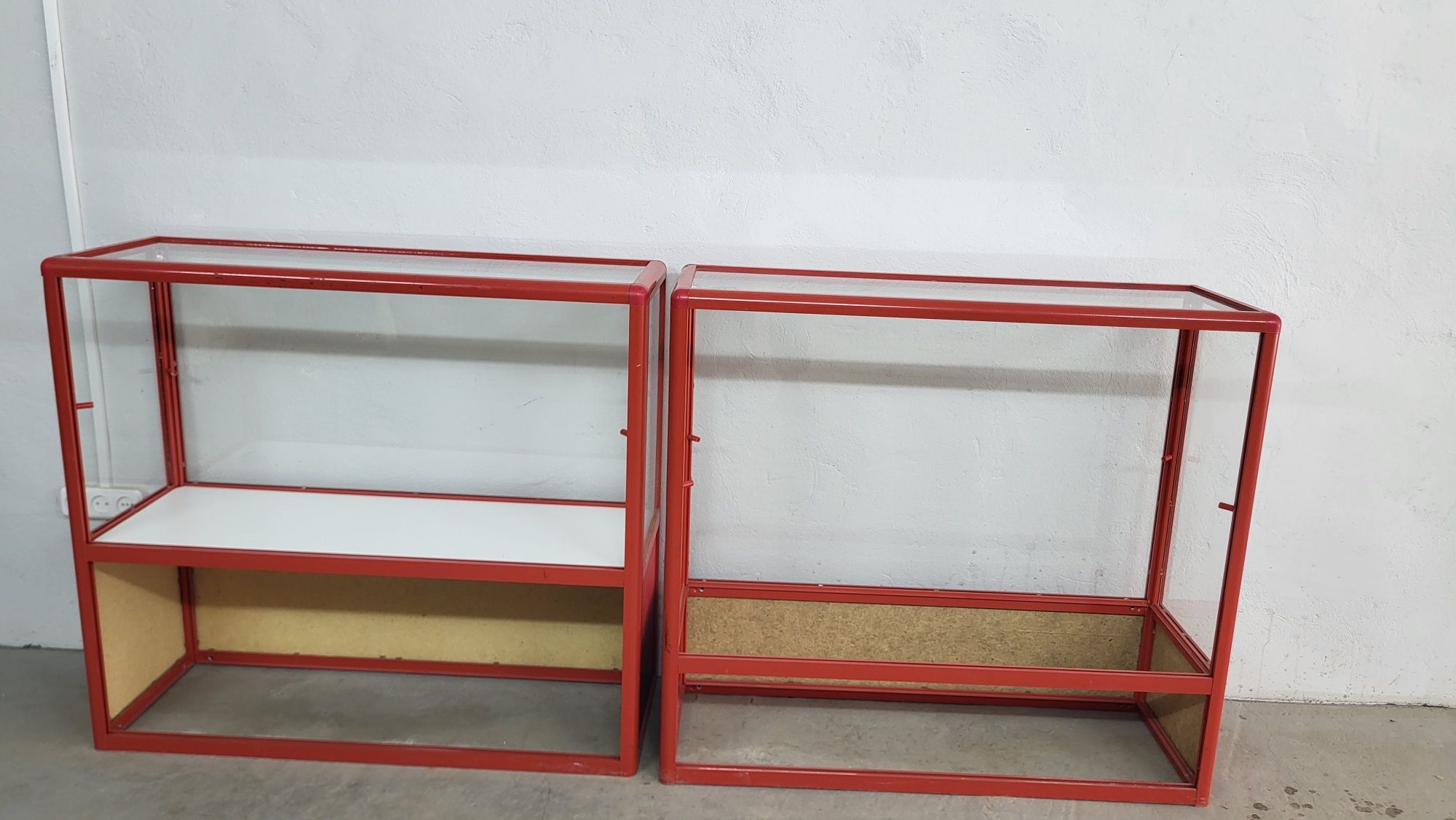 Продам витриы 2 шт б/у в отличном состоянии,  размеры 1 шт 1×1