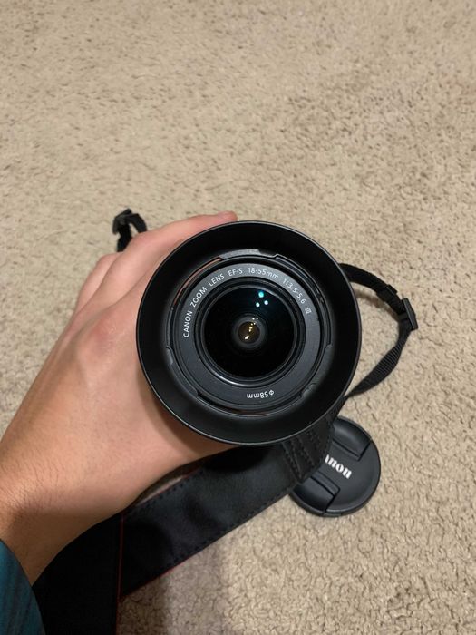 Canon EOS 700D + Obiectiv  EF-S 18-55mm IS - DSLR cu kit complet
