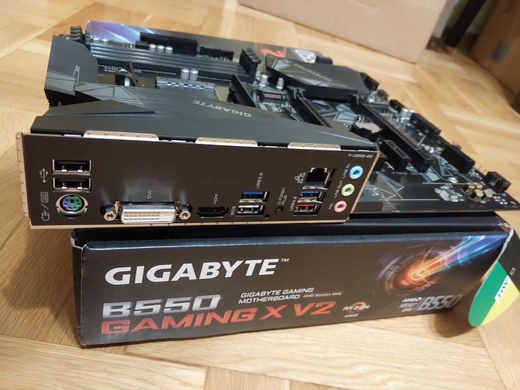 Ryzen 7 3700X + Gigabyte B550 Gaming X + Wi-Fi 1200Mbps безжична карта