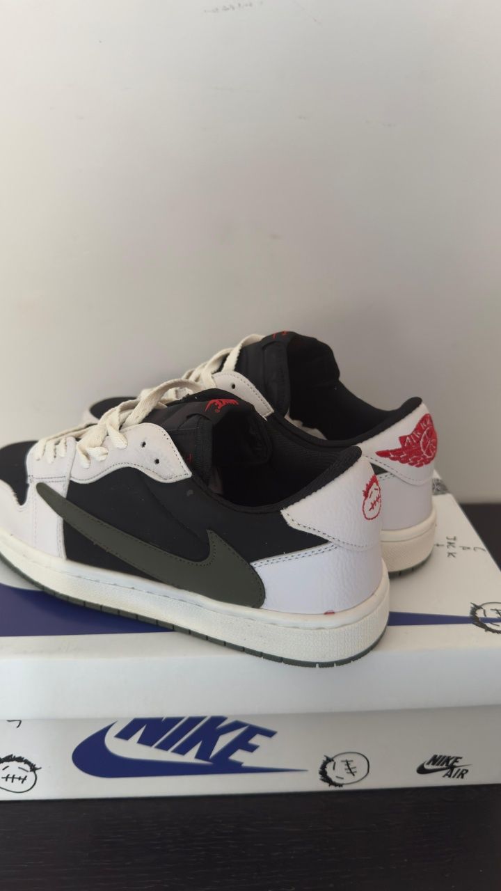 Jordan 1 Travis Scott