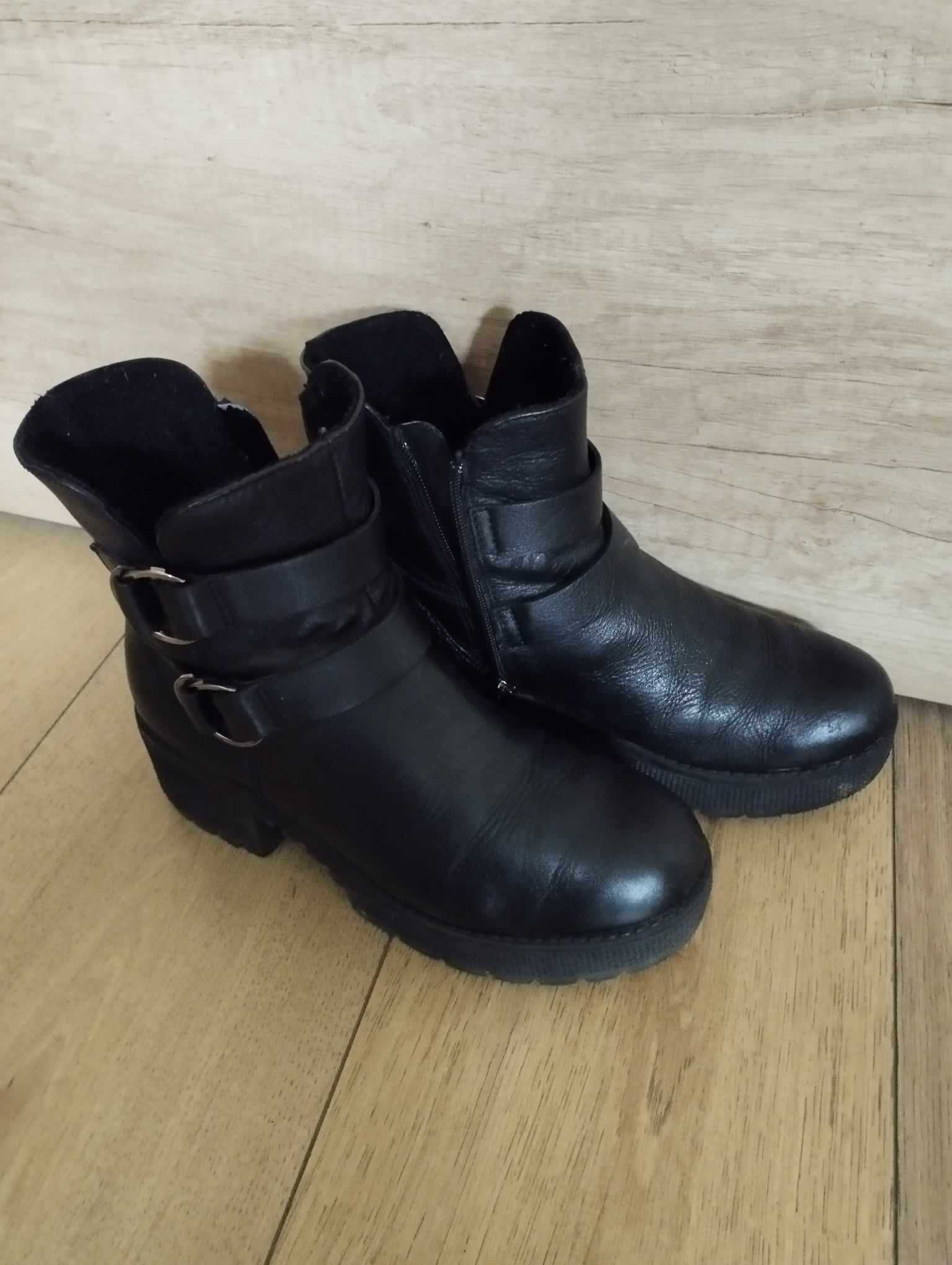 Botine negre din piele