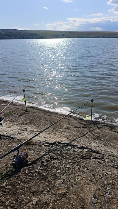 Vând 2 lansete ambele 3,90