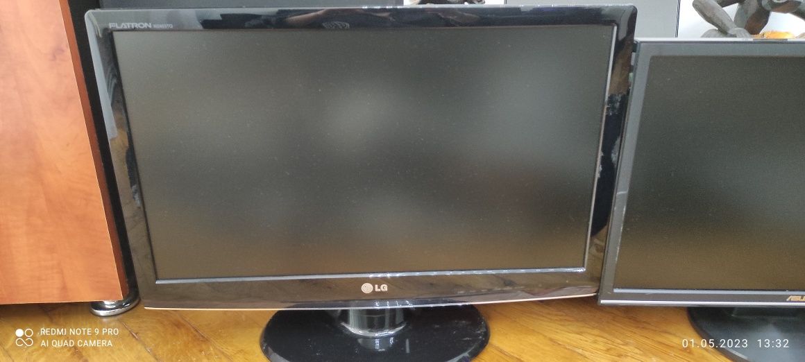 Vând monitor LG de 24" full HD si Asus 22"
 impecabil estetic și funcț