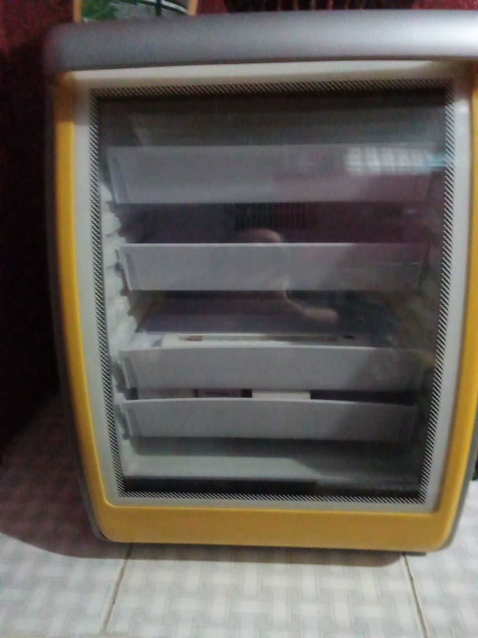 Продается холодильник шоколадница