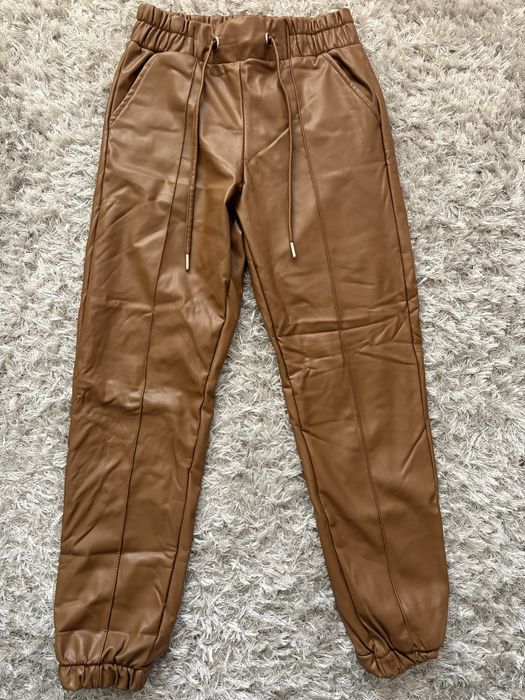 Кожен панталон в кафяв цвят
