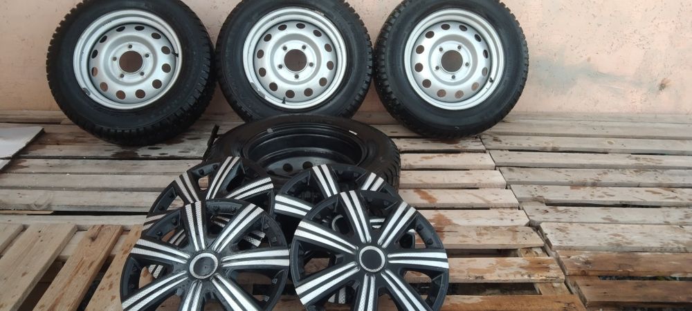 Продам зимние шины 215#65#16размер.