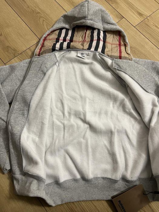 Горница на BURBERRY