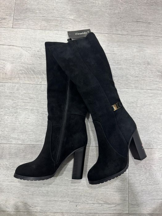 Продам замшевые зимние сапоги