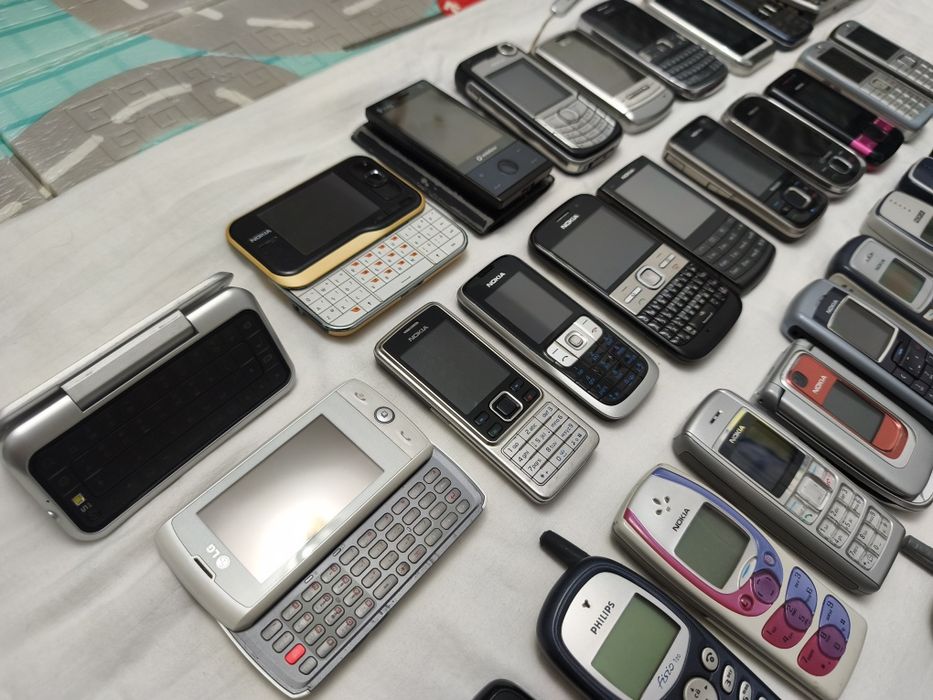 Lot telefoane vintage!