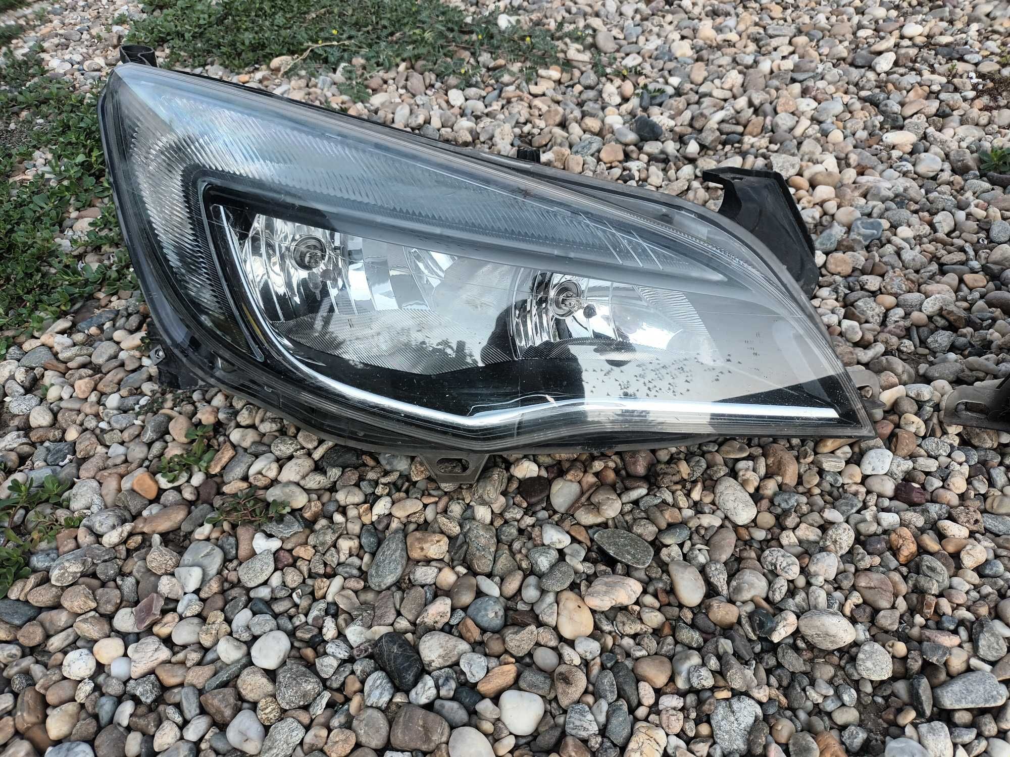 ляв и десен черен фар за опел астра ж 2009 - 2015 OPEL ASTRA J