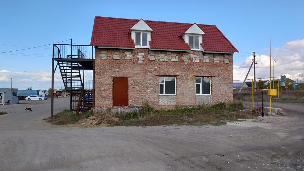 Сдам в аренду коммерческое помещения, первый этаж , газовое отопление,