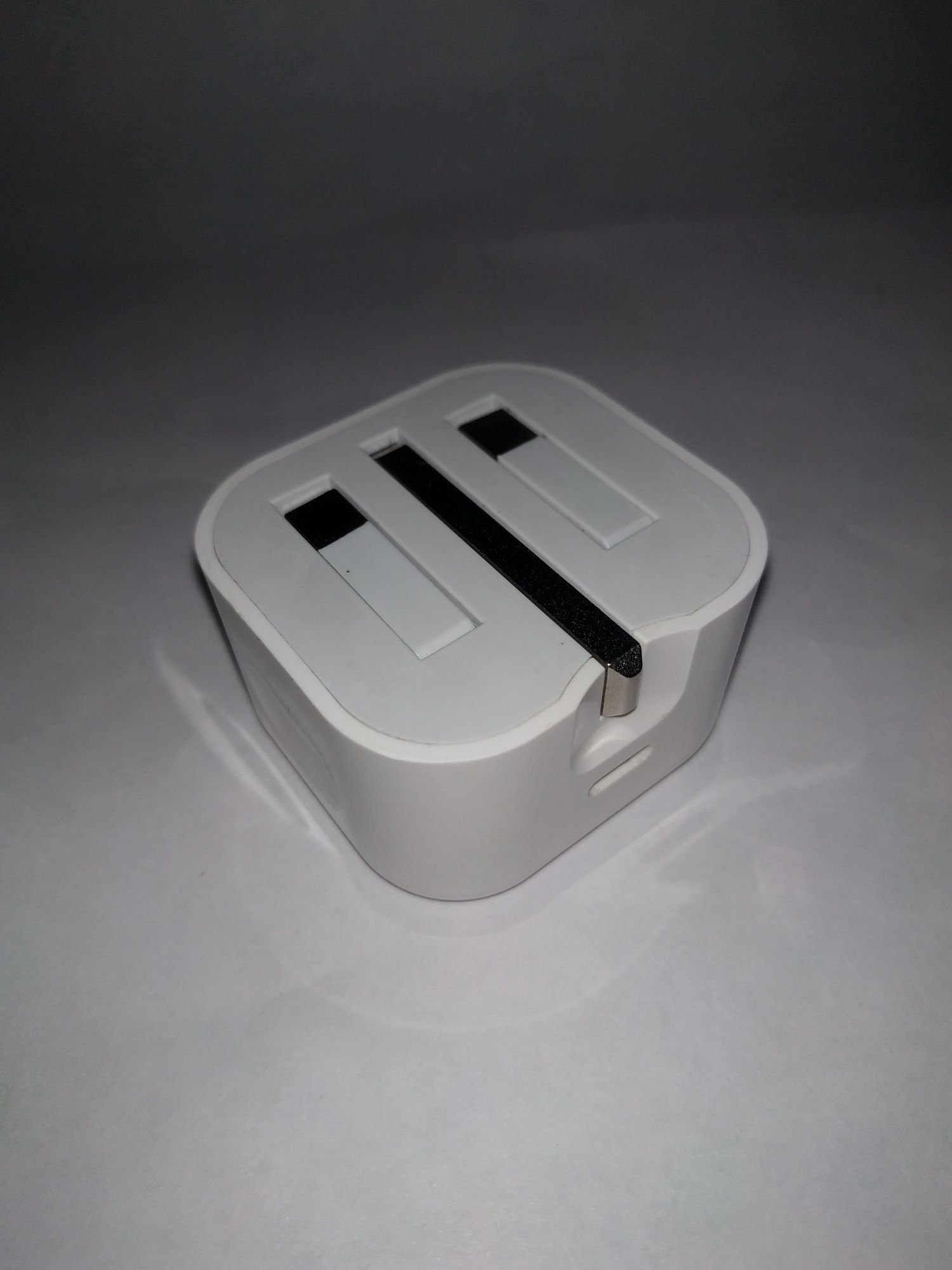 iPhone zaryadchik
