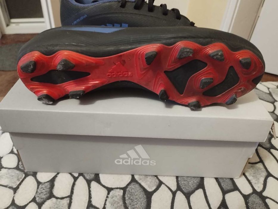 Оригинални бутонки adidas