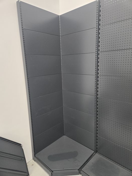 Стелажи от затворил магазин