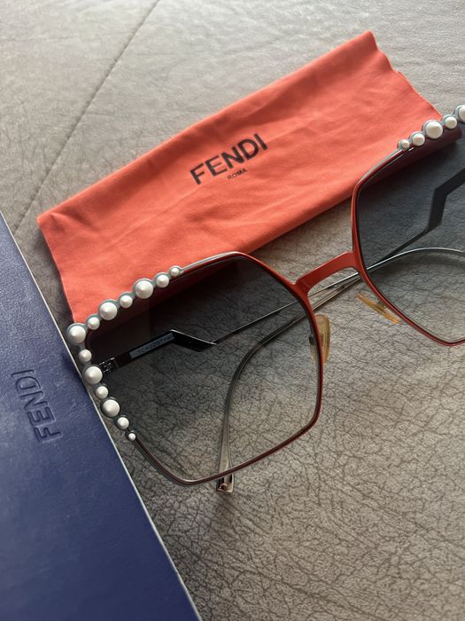 Слънчеви очила FENDI
