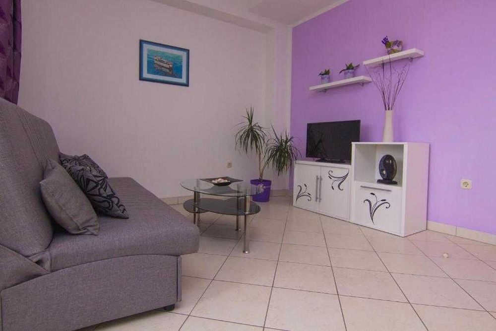 Дава се под наем Двустаен апартамент в София, Център - 65 кв.м за 408 € - Снимка #1