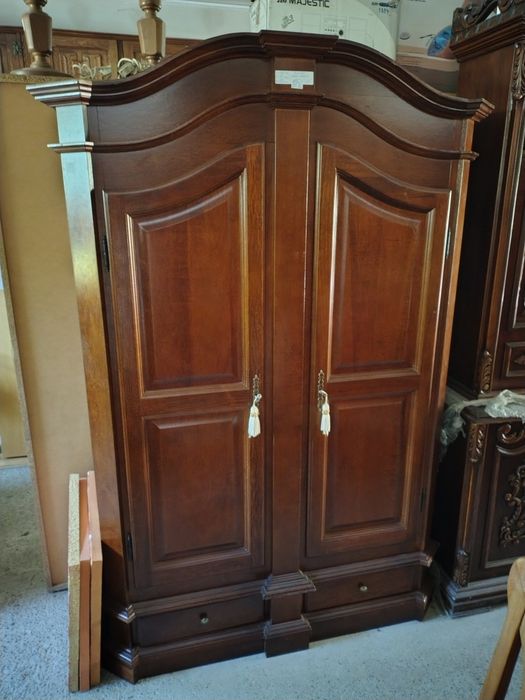 En gross, mobilă import Germania, vesela, haine și încălțăminte,