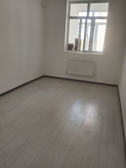 Янгийул шахар, ориентир Оазис аквапарк
Квартира сотилади 
Дуплекс 1-1