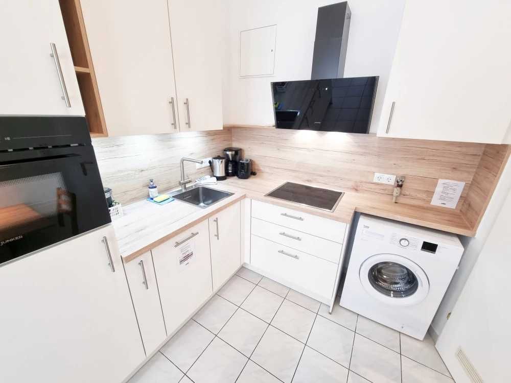 Дава се под наем Двустаен апартамент в София, Център - 65 кв.м за 382.5 € - Снимка #1