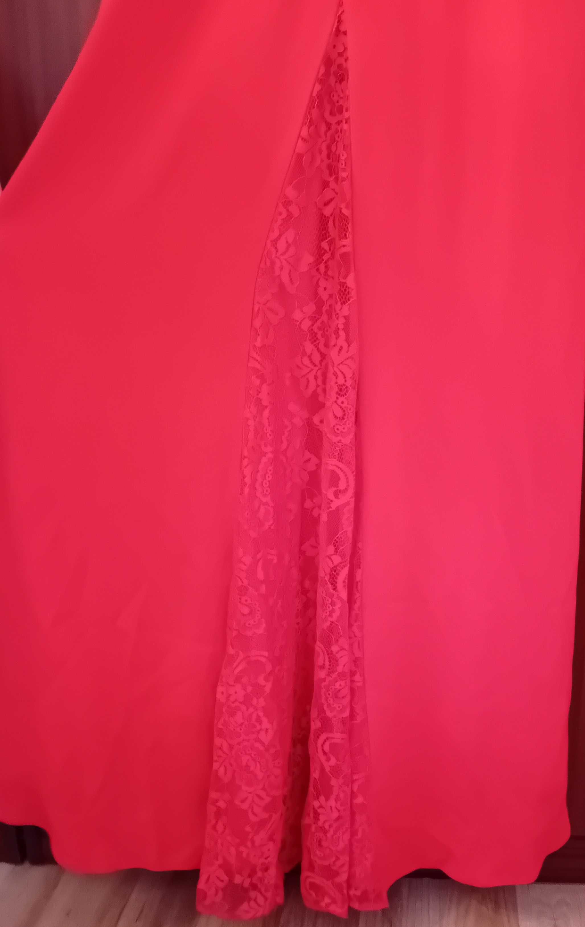 Дълга бална рокля в червен цвят