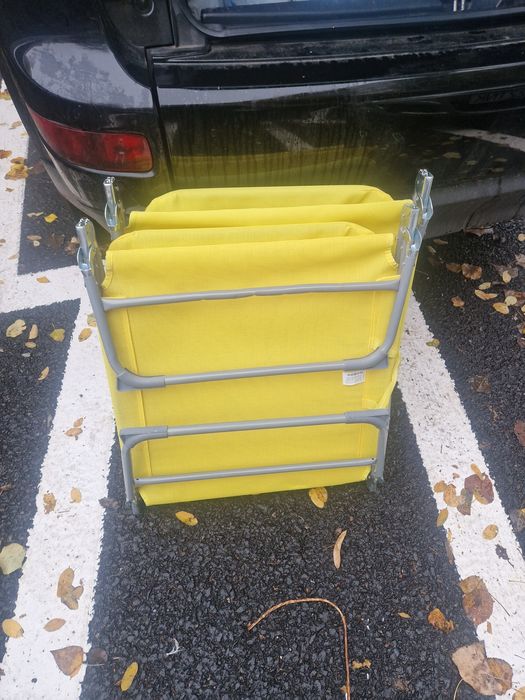 Doua șezlonguri pliabile