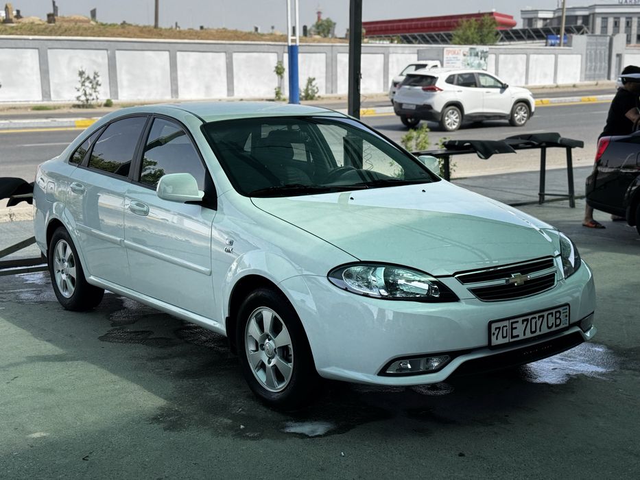 Gentra sotiladi yili 2023 oxiri prabeg 13000km abs magnitafon bor