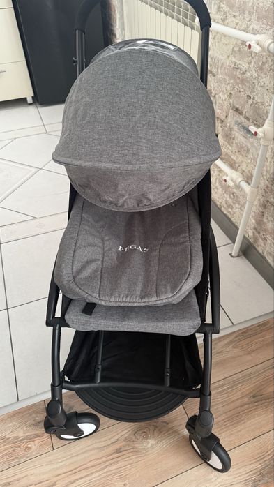 Продам новую прогулочную коляску