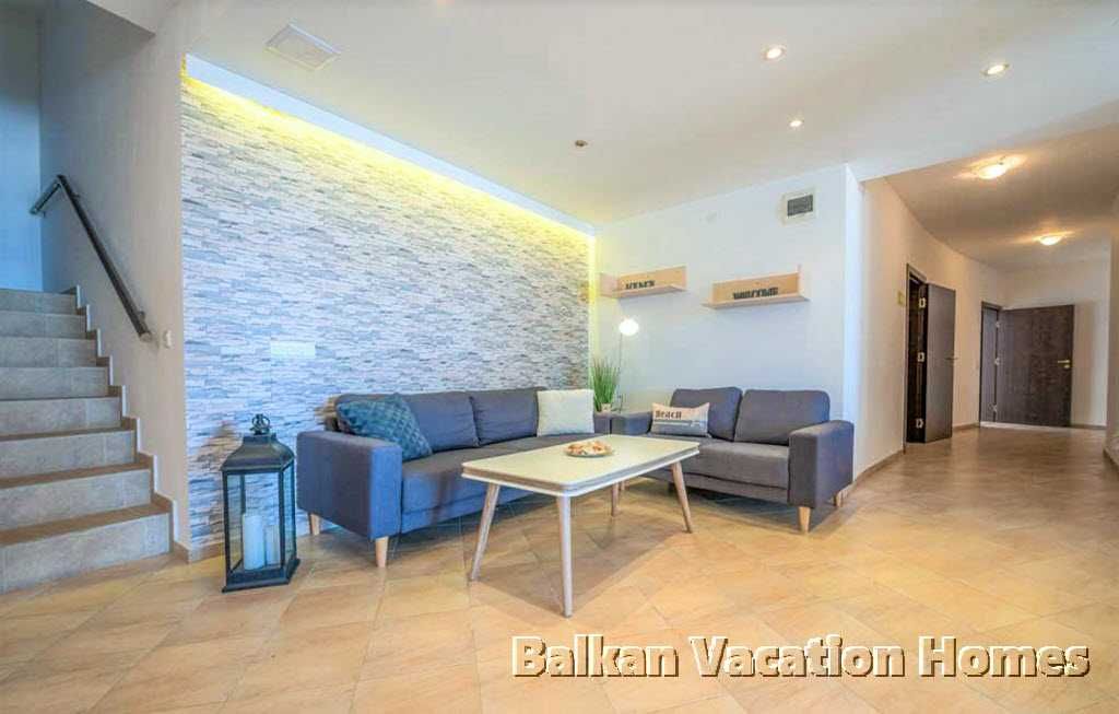 Продава се Тристаен апартамент в Бяла - 102 кв.м за 589 €/кв.м - Снимка #13