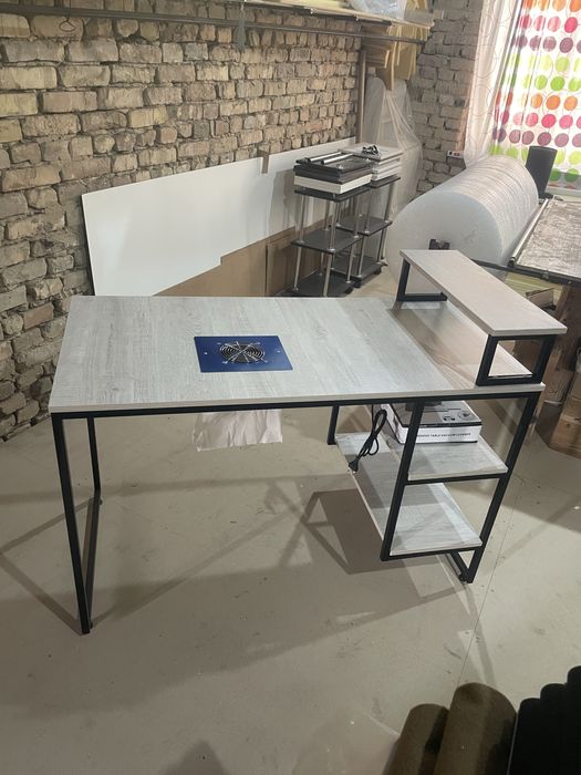 Маникюрный стол лофт с встроенной вытяжкой