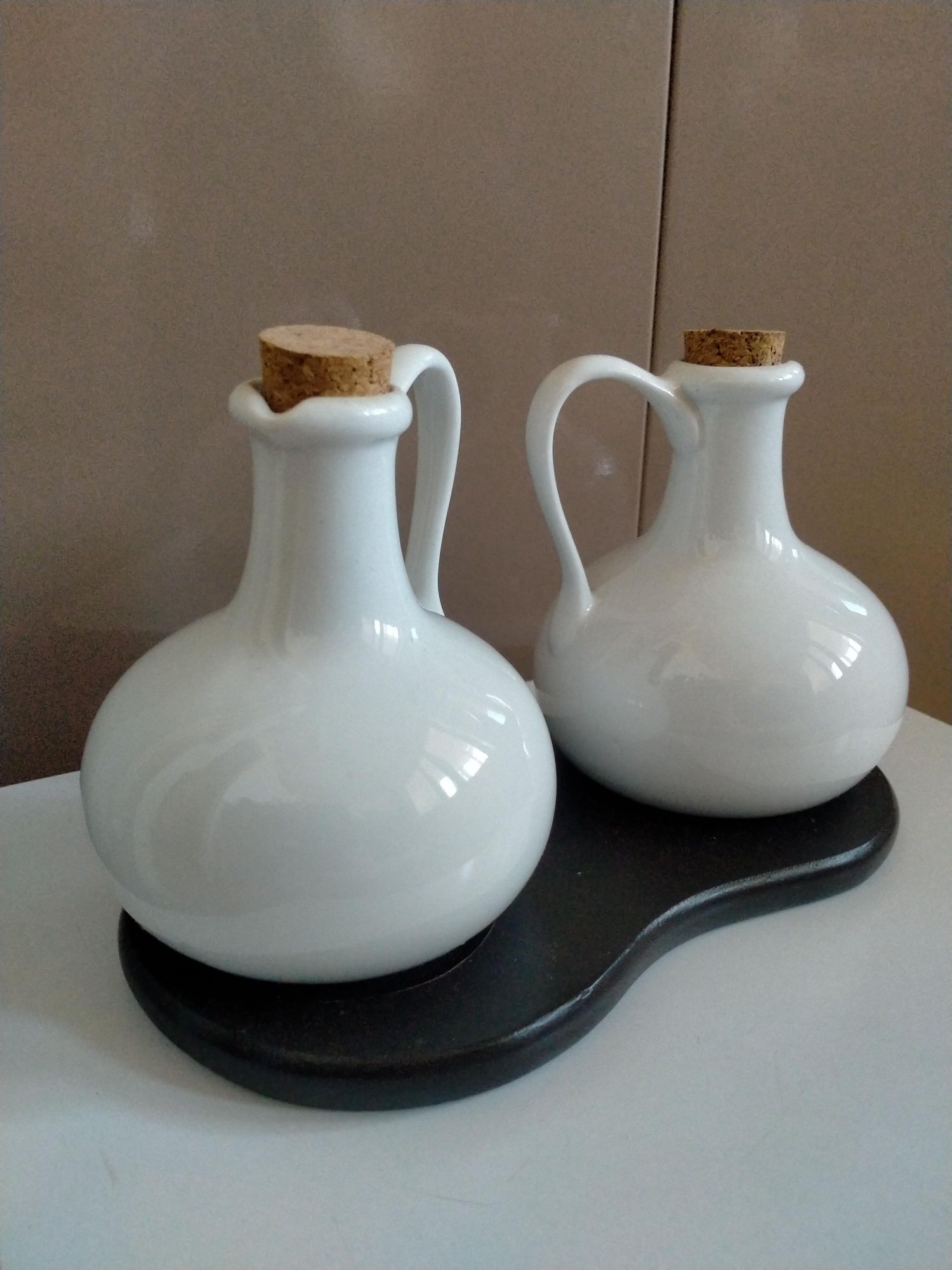 Графины для сои и союсов.