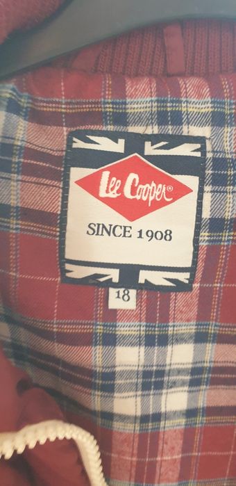 Vând vesta originala aproape noua  LeeCooper