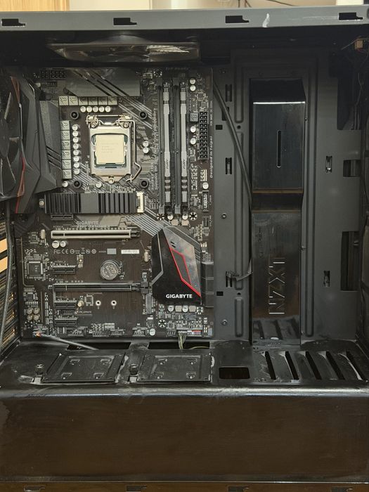 Intel I9 9900K +carcasa, placa de baza si Rami