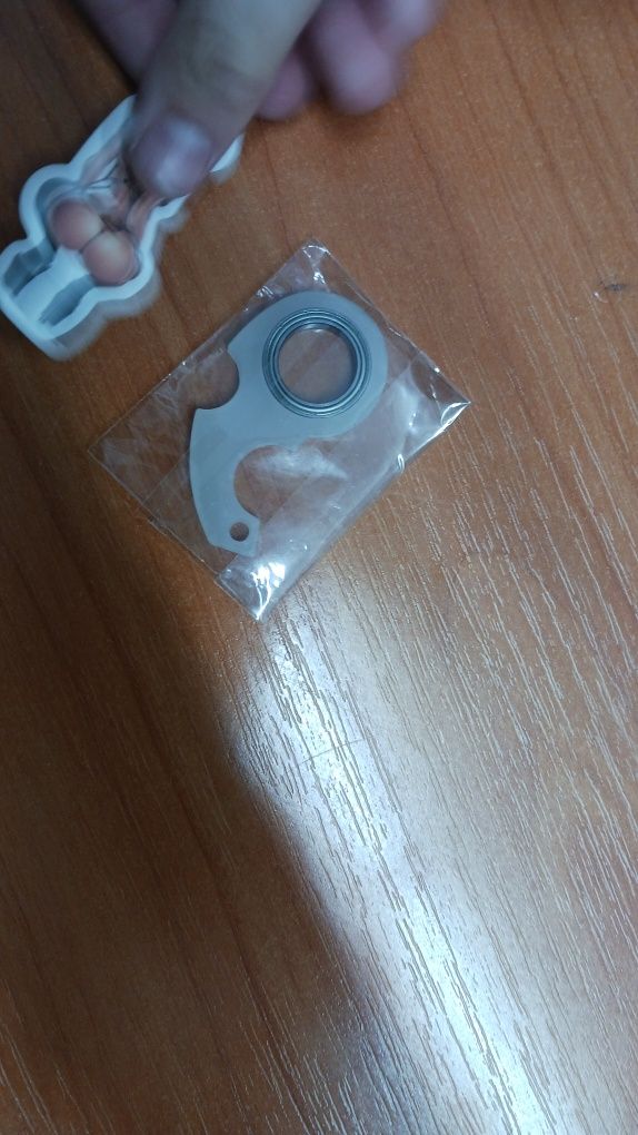 Ninja Spinner светещ в синьо.
