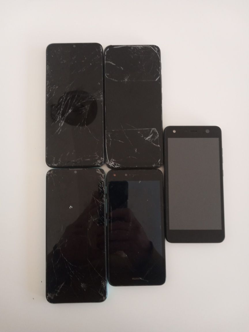 Set telefoane cu ecran spart,dar functionale