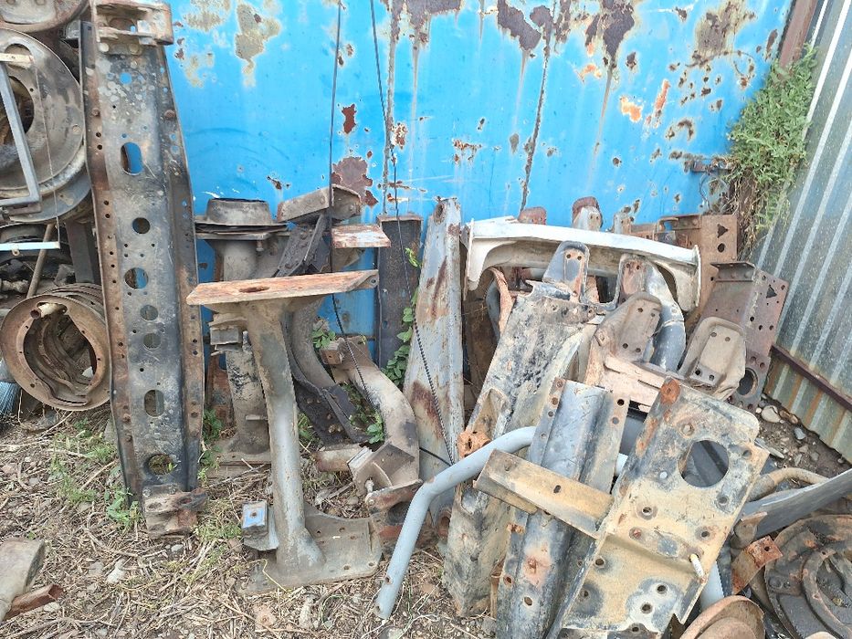 продам рамные траверсы Камаз. Шахман. Хово.