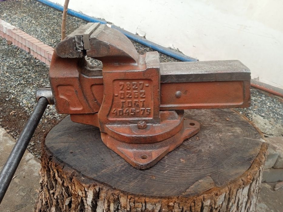 Тиски советские.