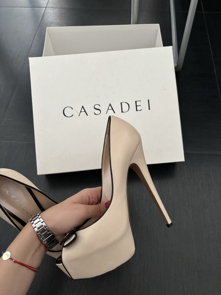 Обувки Casadei