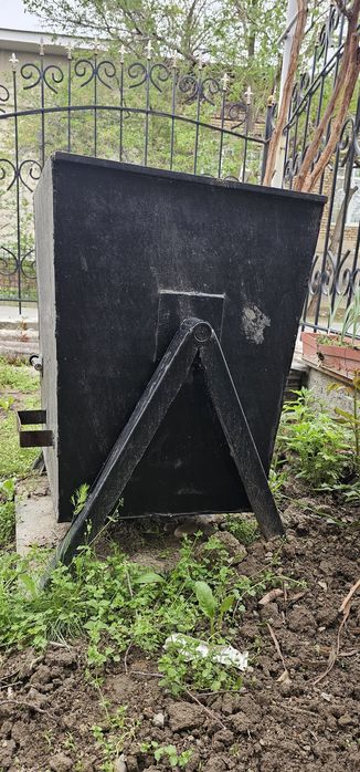 Продается металлический мусорный контейнер . Темирдан чикинди баки