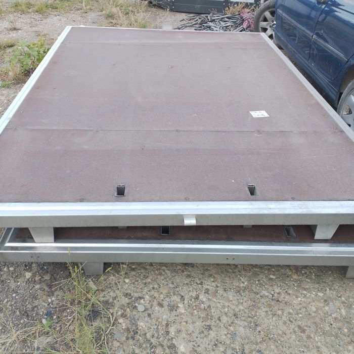 Vând două platforme