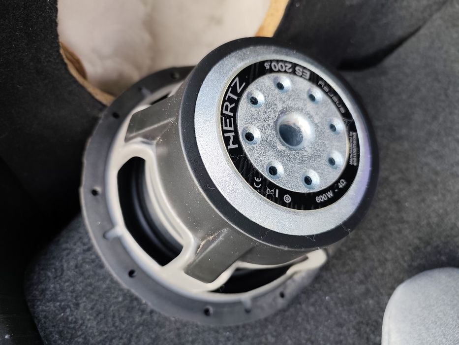Бас бокс за Голф 3 + subwoofer 8" Hertz ES 200.5