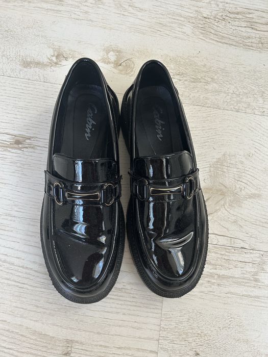 Дамски лачени обувки